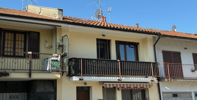 Vimercate, due locali oltre sottotetto